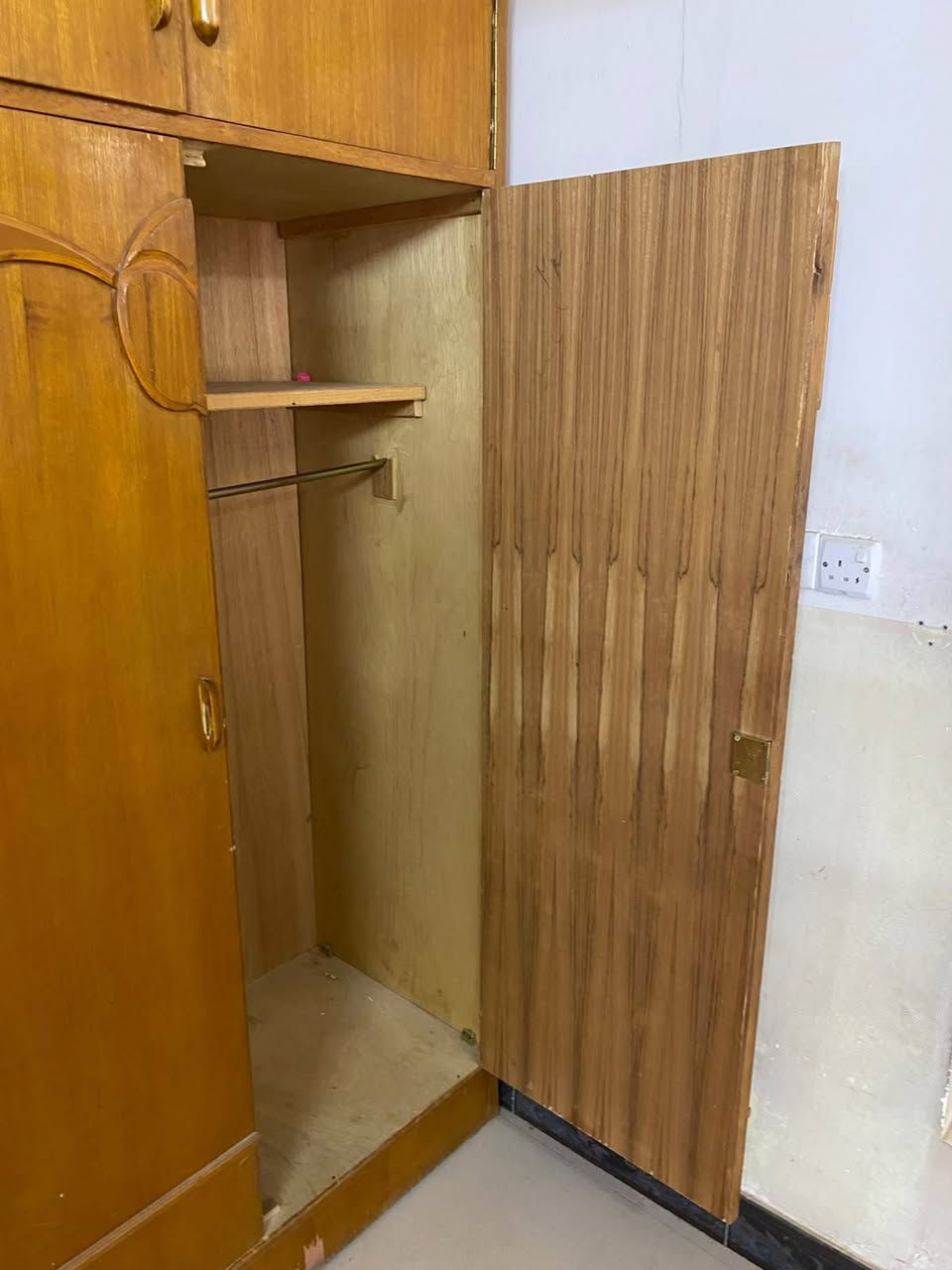 👋غرفتين نوم اني صورت بس وحده الثانيه نفسه بل ضبط 
سعر الغرفه الوحده  500 الف  وبيه مجال
مكان بابل/حله شارع 80 *********** متواجد خاص مع واتساب
