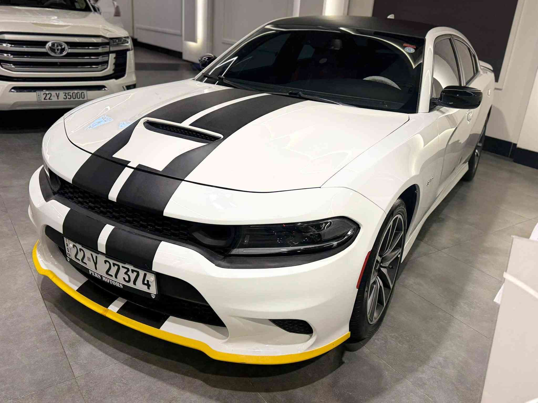 السلام عليكم
دوج جارجر ( DODGE CHARGER ) 

🔹الفئه : R /T

🔹موديل: 2023

🔹رقم السياره: اربيل تسجيل جديد 

 🔹تحويل  وكالة بأي وقت سنويه وهزه جديده    

🔹المحرك: 8 سلند 5700 ( كفاله )

🔹المسافه المقطوعه ؛ 25 MI ( ماشيه قليل )

🔹حاله السياره :  ( وضع الشركة )
*********************************************
🔹شاشه كبيره مع نظام ملاحه نفكيشن GPS
🔹داخل جلد 
🔹ويل  حجم 20 
🔹 حساسات خلفيه 
‏🔹 تشغيل عن بعد
*********************************************السياره جديده جدا  ومابيه نقص حته كتلوكات مال الشركه وياها
*ويل اصلي حجم 20 مع تخم تاير جديد 
*محرك كير تبريد ع وضع الشركه كفاله
*حداديه ع وضع الشركه
💰سعر ؛255$💰

مكان السياره : اربيل

للاستفسار ؛ ***********

نص مكتوب في الصور:
- RT-2023