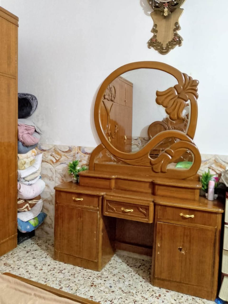 غرفة اخشاب تسكام للبيع 
مرتبة ونظيفة 
الي تفيده يتصل بهذا الرقم اني مكلف بالنشر  

‭***********‬
