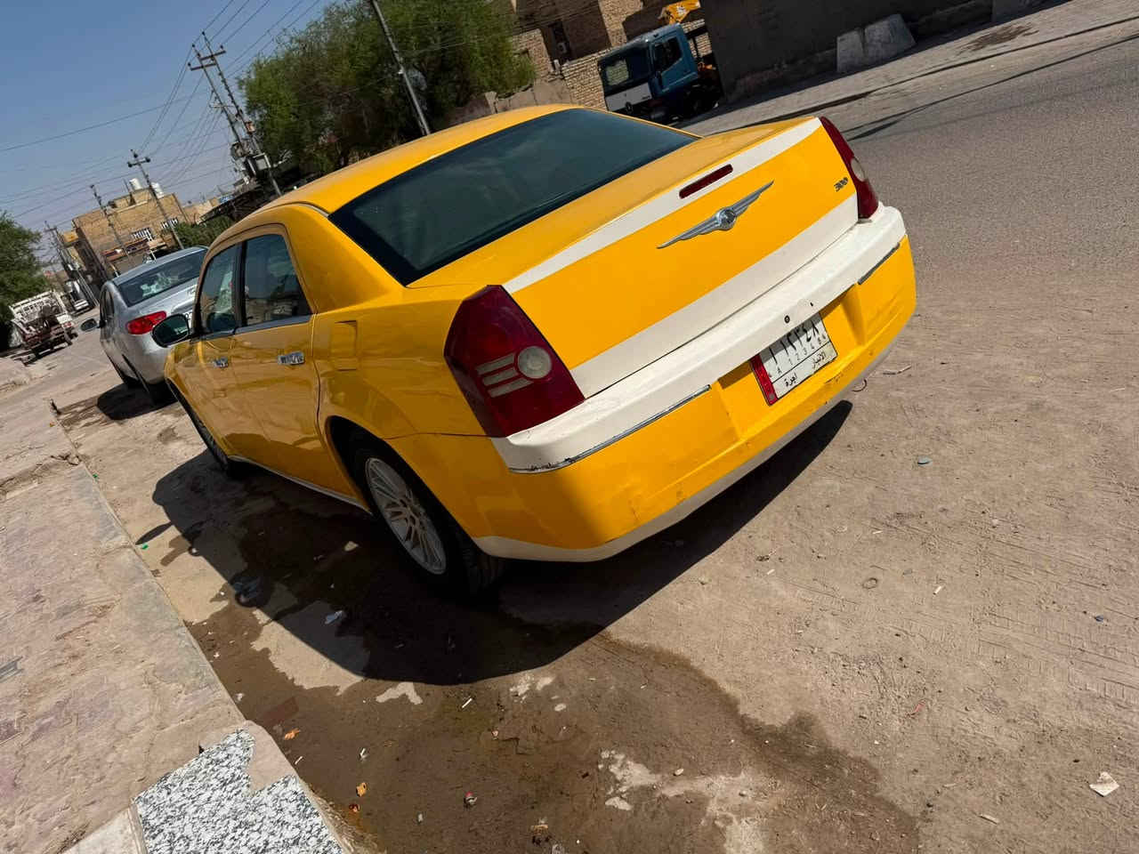السلام عليكم للبيع اوباما ٩  بيها فخذه رقم انبار مشروع وطني كير مكينه جديده هسه بدلتها ادامه كامله بلكات مجاول نوزلات باتري داينمو تبريد ثلج منضومه كامله جاهزه للشغل بس حداديه نص عمر مكانها العمارة السعر ٨٥ بيها للاستفسار اتصال ***********
