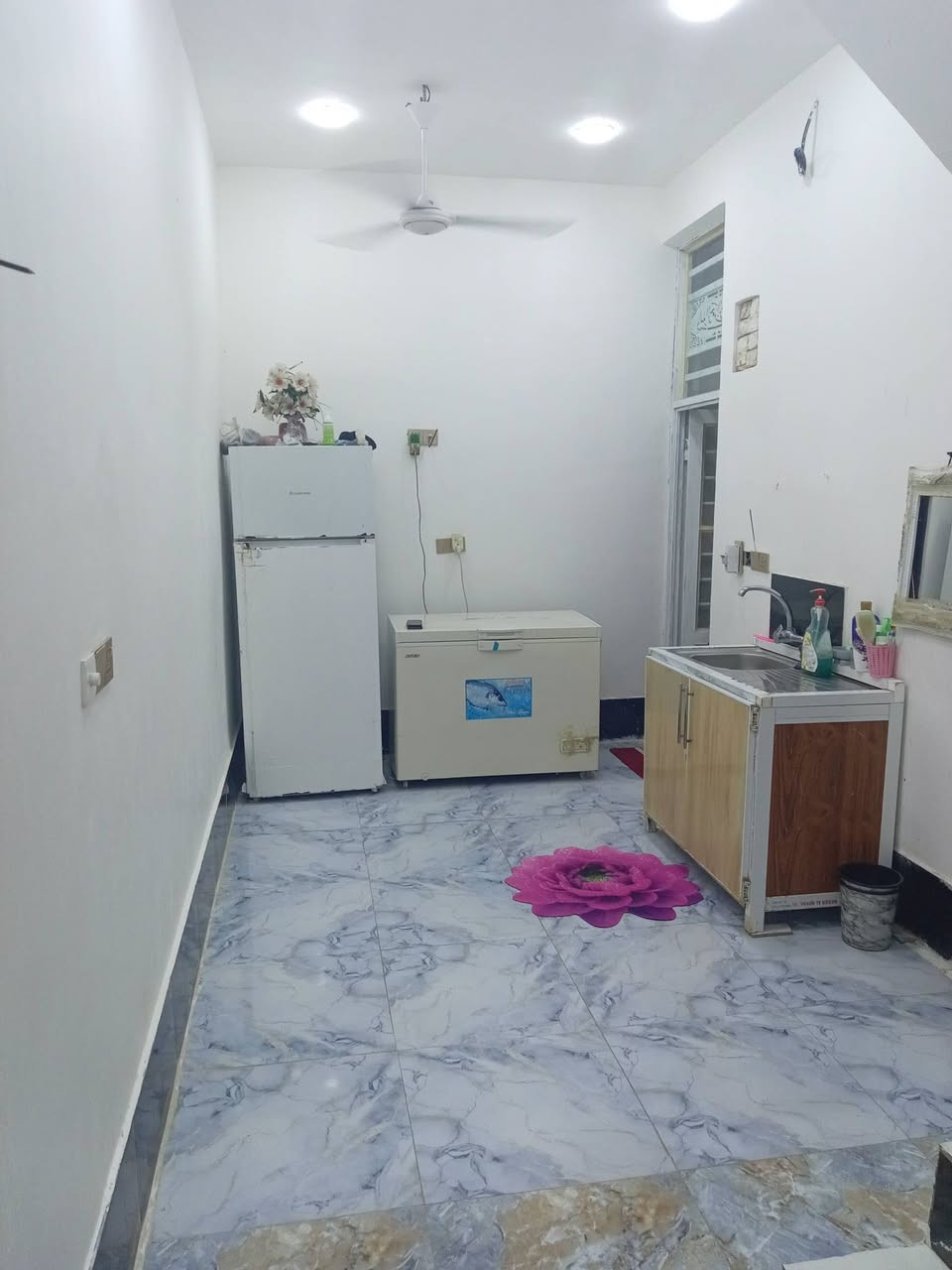 سلام عليكم بيت البيع 50متر الارضيه رفت.ابناء حديث طابوك ستقبال - صاله _مطبخ _ غرفتين نوم  3حمامات كما موضح بالصوره الواجه4/65والنزال  10/70 شارع عرض 8
عمود 35نزلت الكاضي قرب سواق الدره السعر 85بيه مجال ***********
