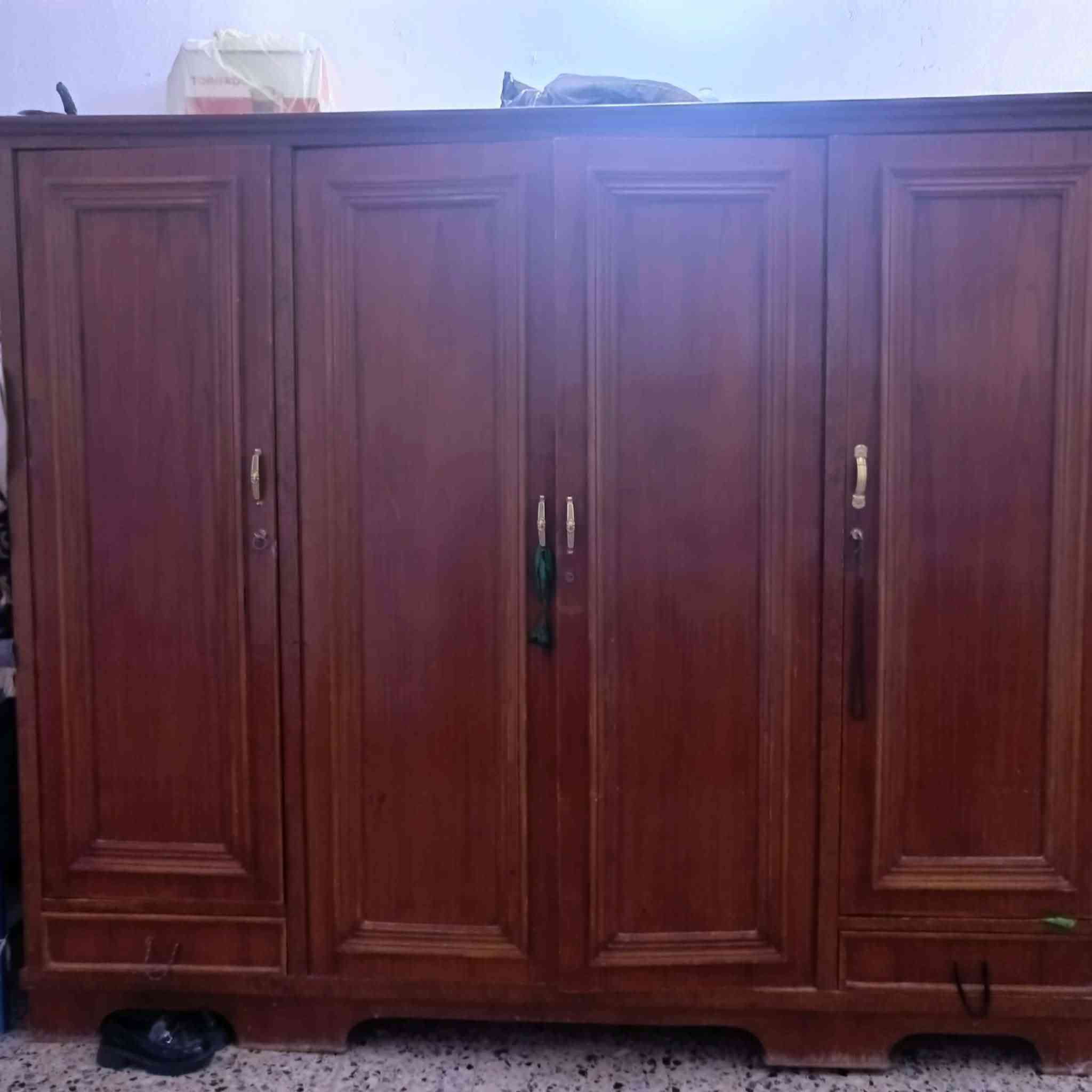 بوفيه • ثريات • قناني غاز