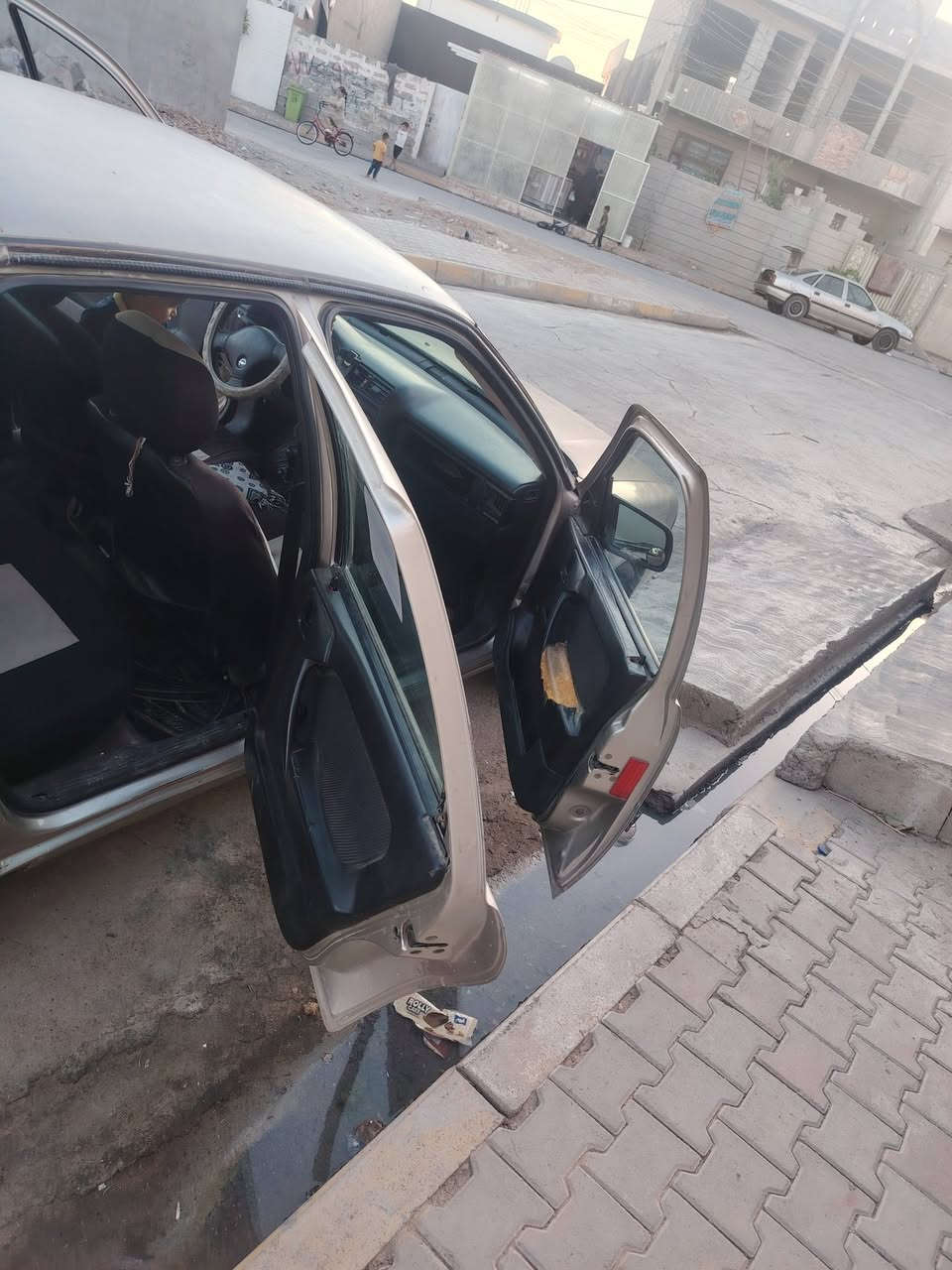 اوبل فكترا 20 موديل 1991 رقم بغداد مشروع وطني دفتر بانزين بيها  السياره موجوده ابكركوك السعر 30 وبينها مجال ***********
