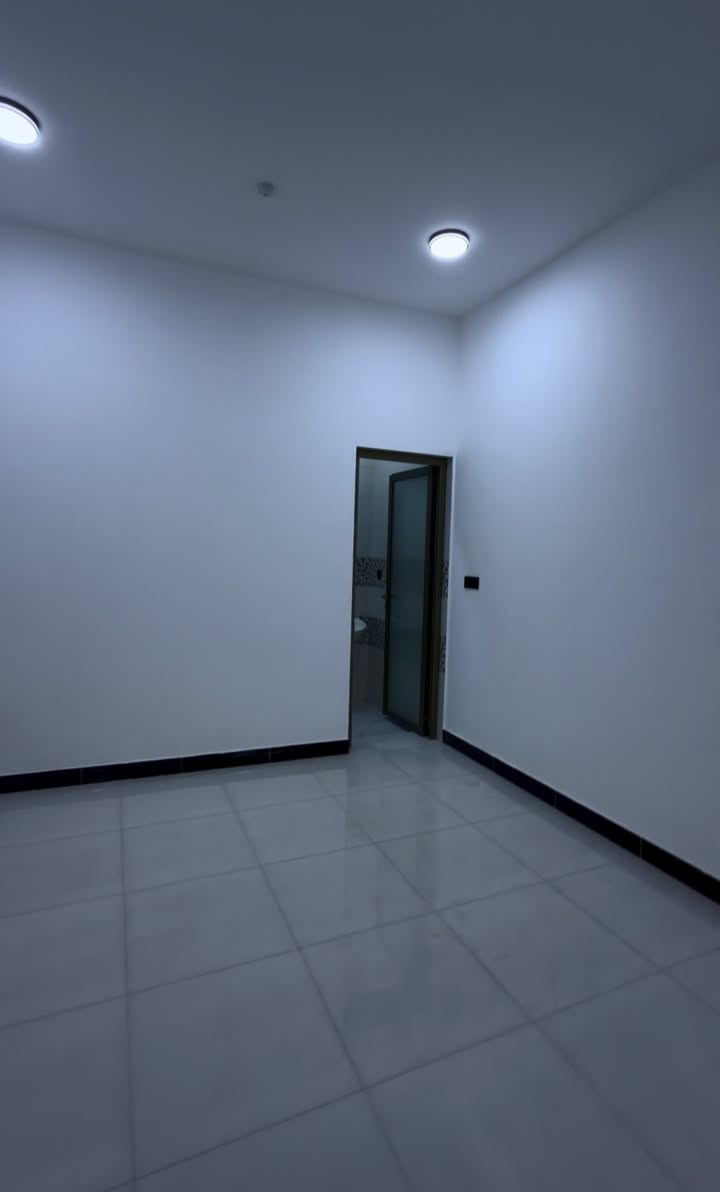 بيت طابقين للبيع 
في البصرة التنومة 
اكوات نقل الطاقه الزراعي
قرب شارع ابو مهدي المهندس
موقع مميز جداً 
مساحه البيت 130 متر
شارع البيت 15 متر
يحتوي 3 غرف 
منور عدد2
صحيات عدد3
ديوانيه 
بيت كامل مكمل بناء بلكامل طابوق اصفر
السعر 180 مليون
للاستفسار / ***********
