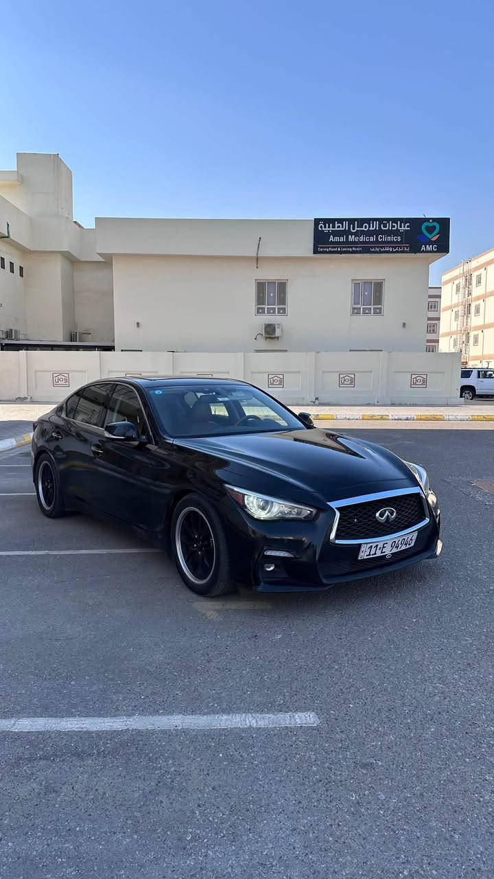 السلام عليكم شباب 
أنفنتي Q50 موديل 2024 فول موصفات للاخير 
مكينه سته سلندر تون تيربو 
حادثها موضح بلصوره بدون صبغ السياره تبديل جاملغ نفس لون فقط وتعديل بحافه البنيد بارد 
موصفاتها معروفه السياره من رادرات كامرات 360 
دفع خلفي اكسل  رقم بغداد 
مكان السياره بصره السعر 198 وبيها مجال بسيط 
***********
