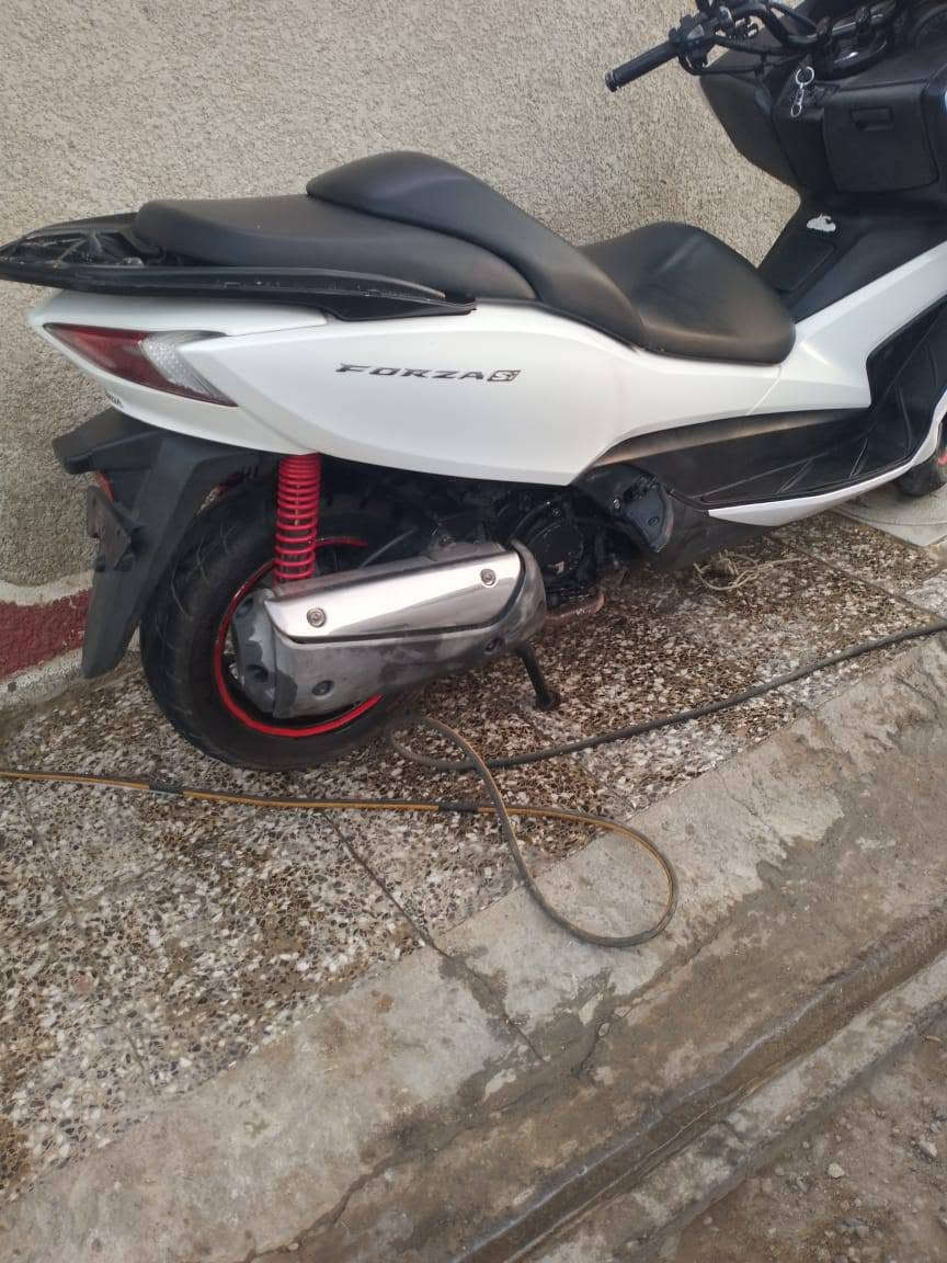 السلام عليكم 
دراجه فورزه 012 si 2017 250cc 
دراجه نضيفه وكامله بدون اي نقص فقط جاملغ امامي كفرات نضافه 70 بل ميه مكينه جديده مفتوحه بس ولفات كهربائيات كله شغاله لايتات زنون تايرات جدد دبلات جدد الدراجه نضيفه بمعنى الكلمه بدون اي نقص شغاله نكره سلف 
حماوه طبيعيه 
للبيع او مراوس حسب القناعه 
السعر 1000$ عشر ورقات 
مكاني بغداد الحسينيه 
للستفسار 
***********
***********
