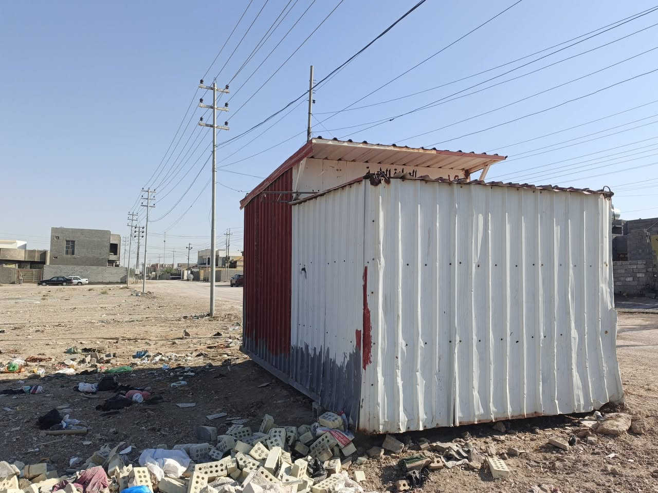 للبيع كرفون چينكو ثقين. مغلف  خشب من داخل سغف ثانوي مع مروحه للاستفسار رقم ***********
