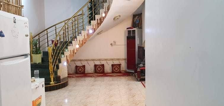 الدار للبيع حديث 
مساحة الدار 160 متر ركن على ثلاث شوارع 
قاط ونص 
منطقه حي السيده زينب ع 
خلف مول الواحه قرب مدرسه النوارس 
ديوانيه صارله غرف نوم عدد 2 صيحات عدد 2 مطبخ 
كراج سياره باب 🚪 كبير سلايت وباب صغير 
تفاصيل اكثر مراسله الصفحه او الاتصال ع الرقم 
***********
