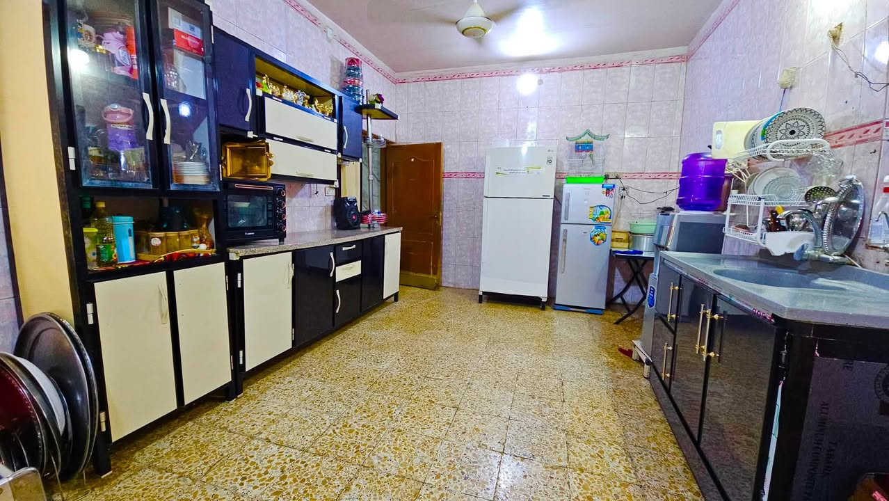 بيت ركن للبيع
المساحة 200 متر

واجهه 10 نزال 20

طابقين

يحتوي على استقبال + مطبخ+صالة وغرفتين

الطابق العلوي غرفتين وصالة بناء حديث

طابو صرف بسمي

العمارة / الدبيسات / قرب حسينية الزهراء (ع)

البيت مشاع (بيه حصه ربع للمالية غير مدفوعة)

السعر 135 مليون فقط (وبيه مجال)

***********
