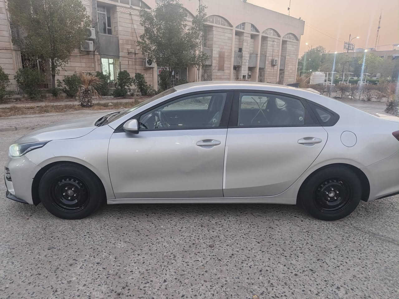 سلام عليكم كيه فورتي ١٩ امريكي بصره رقم نكليزي بسمي ما ناقصهه اي شي من كلشي جاهزه قطعتين تبديل بيهه (***********) سعر ١٣٠ وبيهه مجال
