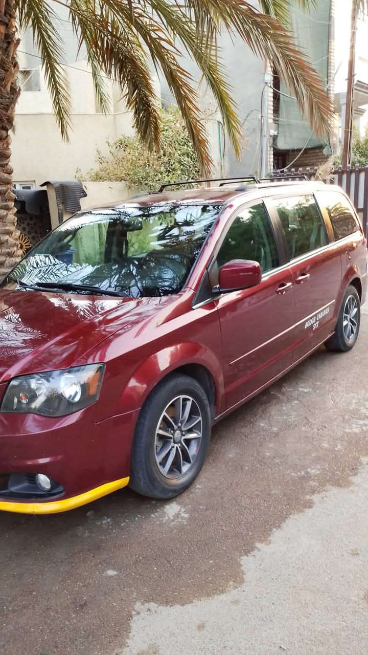 السلام عليكم شباب عندي دوج كرفان sxt 2018 السيارة بدون ايرباك حادثها دعامية امامية والجاملغ مفتوح 
وبيها صبغ دعامية وجاملغ فقط وبيها تعديل بارد بسيط بالبنيد مال حادثها 
السيارة كير مكينة تبريد خير من الله وتبريدها ثلج وحماوة ثابتة السيارة بيها سونار  السيارة ابواب كهرباء وكشن سائق كهرباء والسيارة رقم وهزة جديدة ومكانها بغداد الدورة ورايدها ب 160 وللاستفسار اكثر الاتصال على ***********
