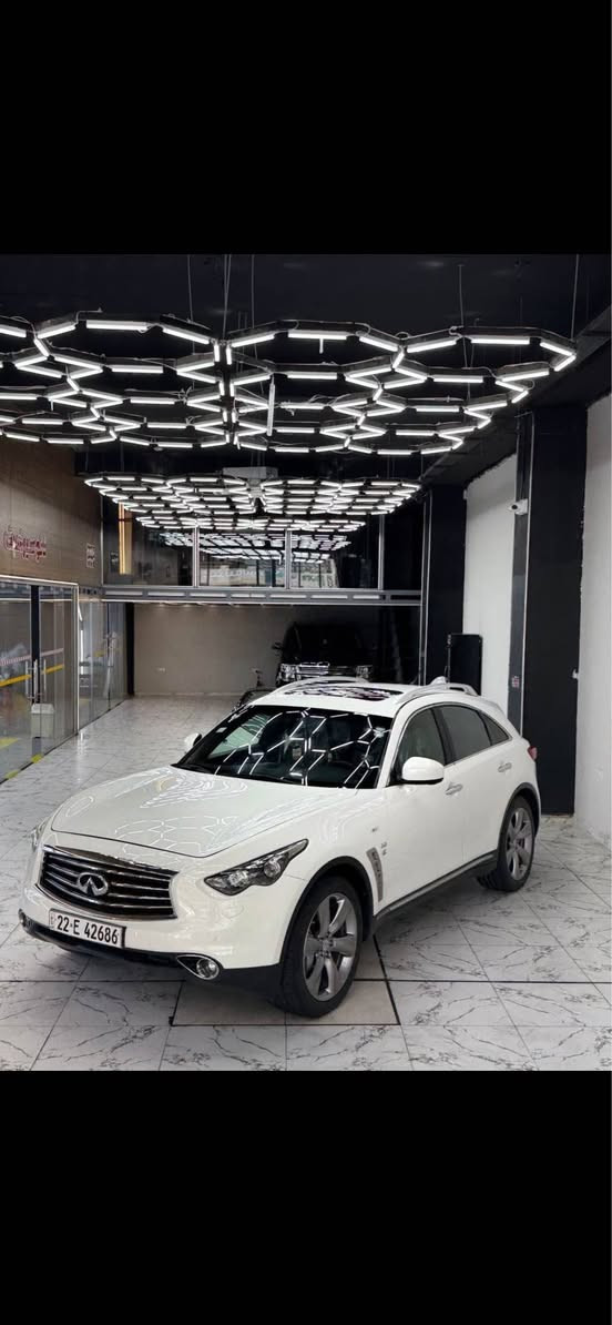 انفنتي موديل ٢٠١٦ خليجيQX50 مكفوله كفاله عامه من الصبغ والتبديل بيها بارد بسيط جدا بالباب الاماميه والخلفيه جوه التريشه ممبين شي قليل مكينه ٨ سلندر مكفوله من الفتح والصوت والتبخير كير مكفول فول مواصفات ١/١ 
المواصفات
١- سلايد
٢- بصمة تشغيل مع بصمة ابواب
٣- صندوق كهرباء
٤- كشنات جلد
٥- كشنات كهرباء 
٦- كشنات تدفئه وتبريد
٧- ستيرن كهرباء وخاصية التدفئه والتبريد
٨-ويل كب ٢٠ الاصلي مالتها
٩- دفع رباعي 4w
١٠- لايتات زنون درجه اولى
١١- بك لايت LED
١٢-كير اوتماتيك 
١٣- زراكات بالدعاميه
السياره جديده بمعنى الكلمه رقم اربيل باسمي تحويل مباشر سنويه جديده مكان السياره اليرموك او العامريه السعر ١٧٠ ورقه وبيها مجال بسيط للاستفسار الاتصال على 
*********** 
*********** بغداد, العراق
