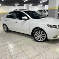 للبيع كيا سيراتو واود خليجي  بسمي السياره رقم اربيل وسنويه ورقم  جدد  ...