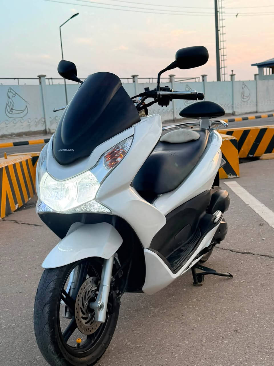 سلام عليكم pcx جيل اول ياباني jf 150cc
كفاله عامه من الكهربائيات الئ المحرك كلشي شغال بيه
السعر ١٠ وبيه مجال بسيط /ميسان
*********** وتساب او خاص اذ عندك شي

نص مكتوب في الصور:
- HONDA