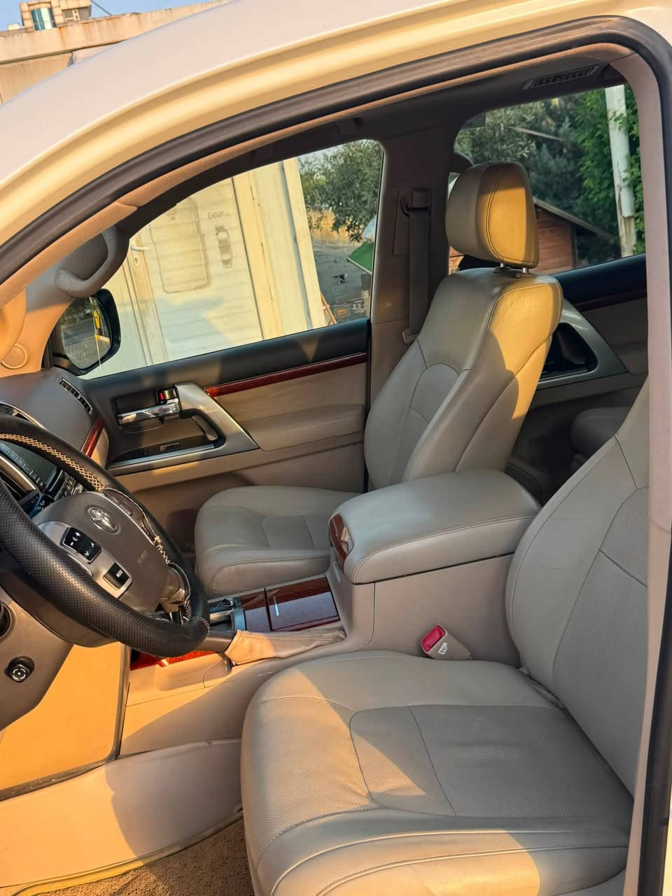 لاندكروز VxR 2013
حجم المحرك :5700
يعني فول المواصفات اكيد معروف 
رقم اربيل كفاله عامه لسياره مثل مافي الصور واحلى بعد 
للأستفسار :***********
