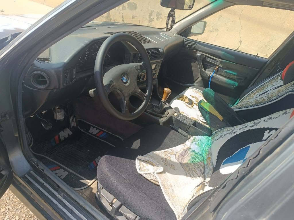 بيع مستعجل بي ام 525شرط كير ومحرك راعيها موجود بكركوك كير عادي سعر 30بيها مجال قليل  للاستفسار *********** كركوك, العراق
