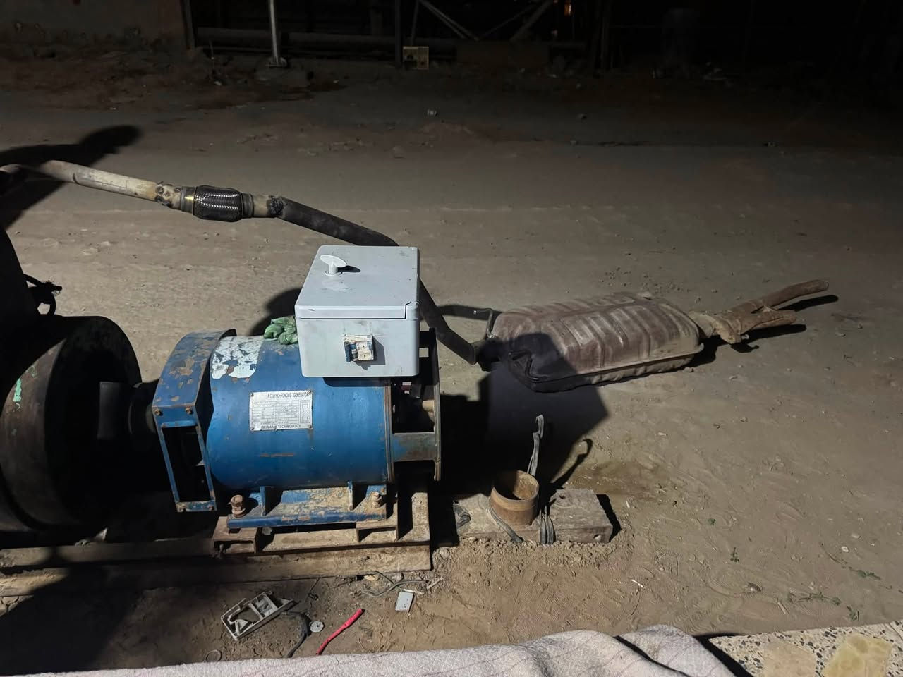 السلام عليكم 
مولد هندي هندر شغال ع الفحص  مجفت جديد ونوزل جديد راس توليد مشروط 7.5 kv تنطي 34 امبير 

فرة هندر وحده فحمات جدد وكهربائيات كلهن جدد بدون چطلات ولاهوسه
مكاني ديوانيه قضاء السنيه
السعر 600 الف 
***********
***********

