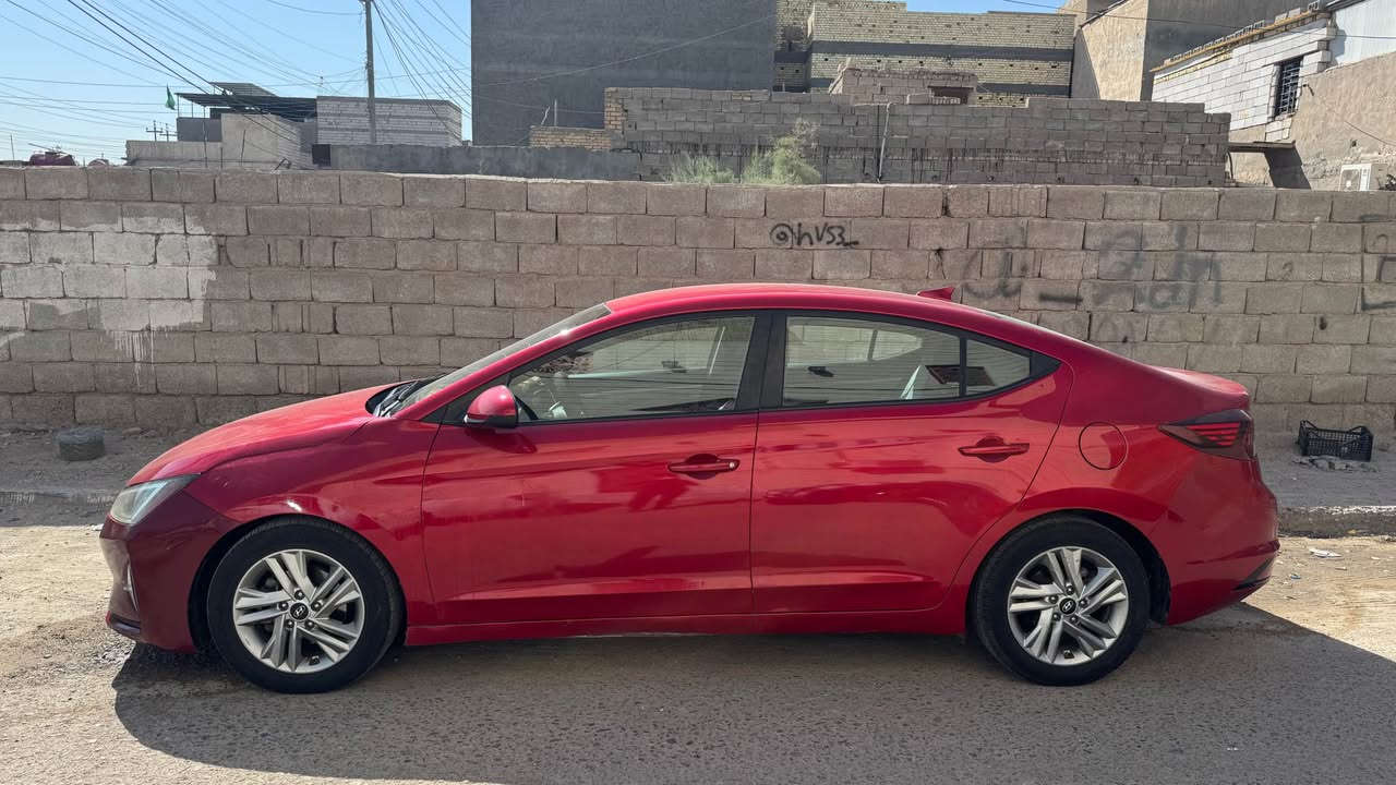 🚗🔥 للبيع | هيونداي إلنترا 2020 🔥

🇺🇸 وارد أمريكي
🔴 اللون: أحمر
📍 البصرة

📌 تفاصيل السيارة:

• موديل 2020
• محرك 2.0 لتر – 4 سلندر
• ماشية 122 ألف كم
• رقم بصرة معاقين
• ثاني يوم أسويلك وكالة
• السيارة موجودة بالبصرة والمعاينة متاحة

⚠️ ملاحظات بكل شفافية:

🔸 حادثها هذه رقم الشاصي : 
5NPD84LF1LH562613

🔸 بعد دخولها العراق صار بيها حادث، وتم تبديل باب السائق.
🔸 المكينة عليها كفالة.
🔸 الكير بيه مشكلة: بعض المصلحين يكولون قابل للتصليح بنسبة 50%، والبعض الآخر يقول يحتاج تبديل؛ لذلك أنا أبيعها والكير بحالته الحالية (كايم)، والمشتري يفحص ويتأكد بنفسه.

⭐ المواصفات:

✅ شاشة
✅ كاميرا خلفية
✅ مثبت سرعة
✅ توقف ذاتي
✅ تكييف ممتاز
✅ سيارة مرتبة ونظيفة
✅ محرك 2.0 اقتصادي
✅ حساس تايرات 
✅ لايت زنون 
✅تحكم ستيرن 
💰 السعر:
100 ورقه
📞 *********** البصرة, العراق
