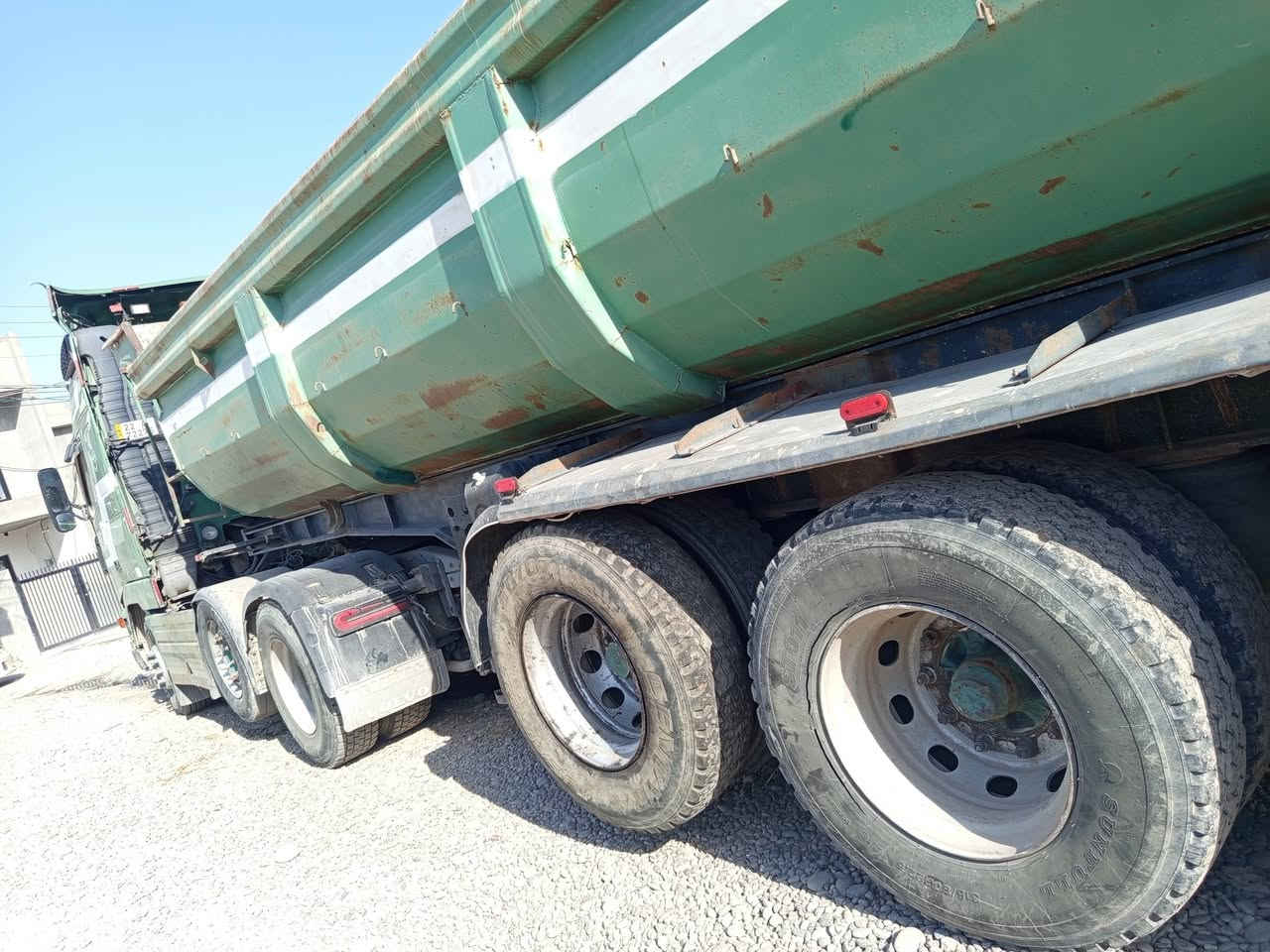 فالفو للبیع مودیل 2000 کیر اوتوماتیک حجم 460 هاف تبرید شغال شاصی باج گیر محرک اکسل شرط رقم اربیل رقم سنەویە جدید 29 عربانە جوبلیس دناکیر 14  شرط تحویل  ***********/  *********** بی واتساب مکان سیارە اربیل
