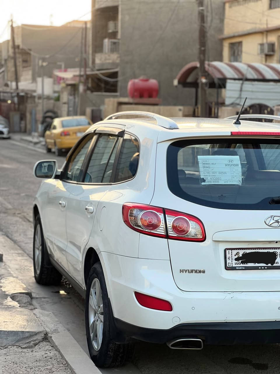 السلام عليكم 🌹
🚘 هيونداي سنتافي 2011 خليجي للبيع

🔹 المحرك: V6 — 3.5
🔹 الدفع: 4×4
🔹 الممشى: 208,103 كم
🔹 الملكية: باسمي — رقم بغداد مشروع وطني
🔹 التحويل: ثاني يوم
🔹 الحالة: مكفولة من الضربة والصبغ والشاصي

✨ المواصفات:
✅ 7 ركاب
✅ فتحة سقف Slide Roof طكتين
✅ داخل جلد
✅ شاشة
✅ كاميرا خلفية
✅ حساسات خلفية
✅ دشبول صاج
✅ تحكم ستيرن
✅ إشارات بالمرايات
✅ 3 قطع تبريد، والقطعة الأخيرة تحكم

📍 بغداد
📱 واتساب: ***********
