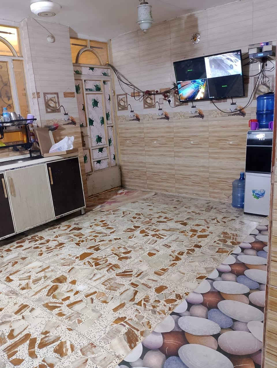 السلام عليكم ..بيت  150 ركن مطلوب قرض عقاري بناء متوسط عالي عن الشارع  طابق واحد ..باقي عالقرض 43 مليون ..اقساط 263 الف بالشهر السعر  80 مليون  وبي مجال شارع ابو سمير منطقة ال27 قرب افران البشير للأستفسار صاحب الدار ***********
