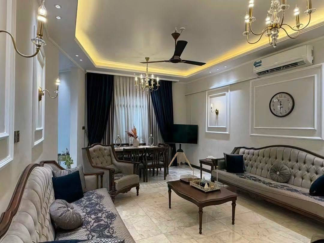 🏠 / دار للبيع مساحه ٢٣٠ م طابو صرف 

            واجهه ١٠.٥ م / نزال ٢٢.٥ م 

🧱 بناء حديث درجه أولى 

الطابق الاول / مطبخ . أستقبال . هول . غرفتين . مجمع صحيات . كراج . حديقه 

الطابق الثاني / ٣ غرف . هول . مجمع صحيات

🌎 الموقع / المحاربين قريب جدآ من شارع ٦٠ ( موقع مميز )

للأستفسار أكثر مراجعة مكتب 
عقارات أراضي بابل الخضراء للمقاولات العامه والتصاميم الهندسية 
شارع ٦٠ .. عمود ٣٠٠ .. مقابل أستدارة علي بقلي 
الشيخ حازم 
وسام محمد 
أبو حيدر / ***********
