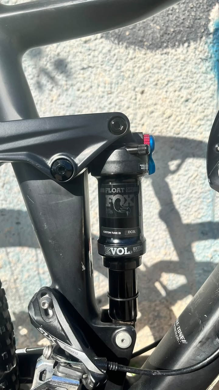 ⁨	Cube stereo hbc كاربون
حجم 29
المواصفات:
البريك shimano xt
كروبسيت shimano xt 11x2
الدبل الامامي fox rhythm 32
الدبل الخلفي fox float
درورب كيوب
ستيرن ركبة وسرج كيوب
تايرات ماكسز
السعر او الاستفسار خاص او ***********⁩

