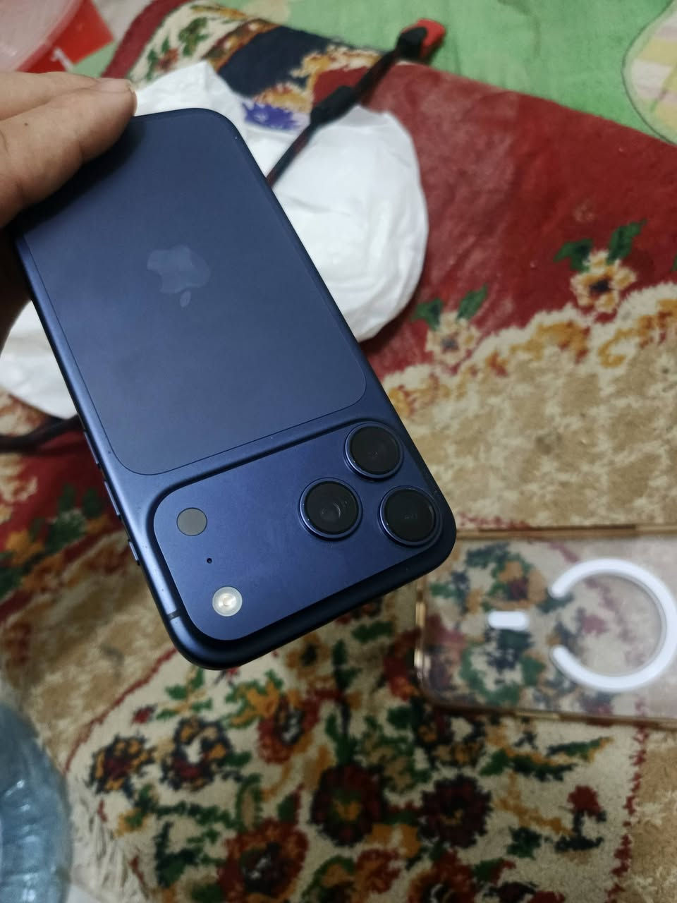 ​للبيع: آيفون 17 برو ماكس (نسخة الشرق الأوسط - شريحة فعلية + eSIM)
الحالة: كالجديد تماماً، بدون أي خدش نهائياً، والجهاز لم يخرج من البيت أبداً.

​البطارية: 100%.

​الكفالة: الجهاز داخل الكفالة لمدة 10 أشهر قادمة.

​الاستخدام: خفيف جداً ومقتصر على الواتساب فقط (من 18 يونيو الماضي، أي ما يقارب شهرين ونصف).

​الملحقات: الكرتونة الأصلية والشاحن الأصلي.

​الموقع: بغداد - الدورة.

​السعر: 1,900,000 (مليون وتسعمائة ألف)، وبيه مجال للصاملين والجادين.

​للتواصل (واتساب فقط): ***********
