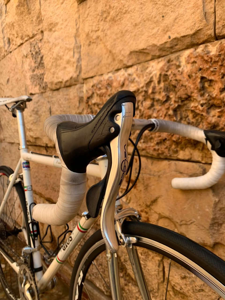 السلام عليكم اخوان  رود ماركه gios ايطالي
سستم campingnolo veloce  ليبل واحد ايطالي 10*2

وياله اصليه fulcrum racing 7  طرب بولبرن 

سرج ايطالي  selle italia 

معدن( Stainless Steel) 

تايرات  Vitoria rubeno  pro

الدراجه للبيع السعر خاص لو مراوس
مكاني شارع فلسطين
***********
