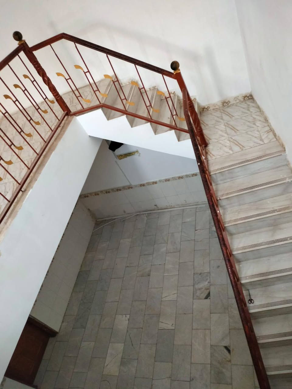 🏠✨ للإيجار – بيت 200م✨🏠 

بناء نظيف جدا 

الموقع / ام الخيل الثالثة نهاية شارع عشرين قرب مدرسة الاشعاع

📍 المواصفات:

البيت طابقين جدا نظيف

🛋️ استقبال 
🏢 صالة 
🛏️ غرف عدد 3
🚿 مجموعة صحيات متكاملة
🍽️ مطبخ حار وبارد 
🌤️ 
💼 كراج طارمة 

📞 للاستفسار: ***********
