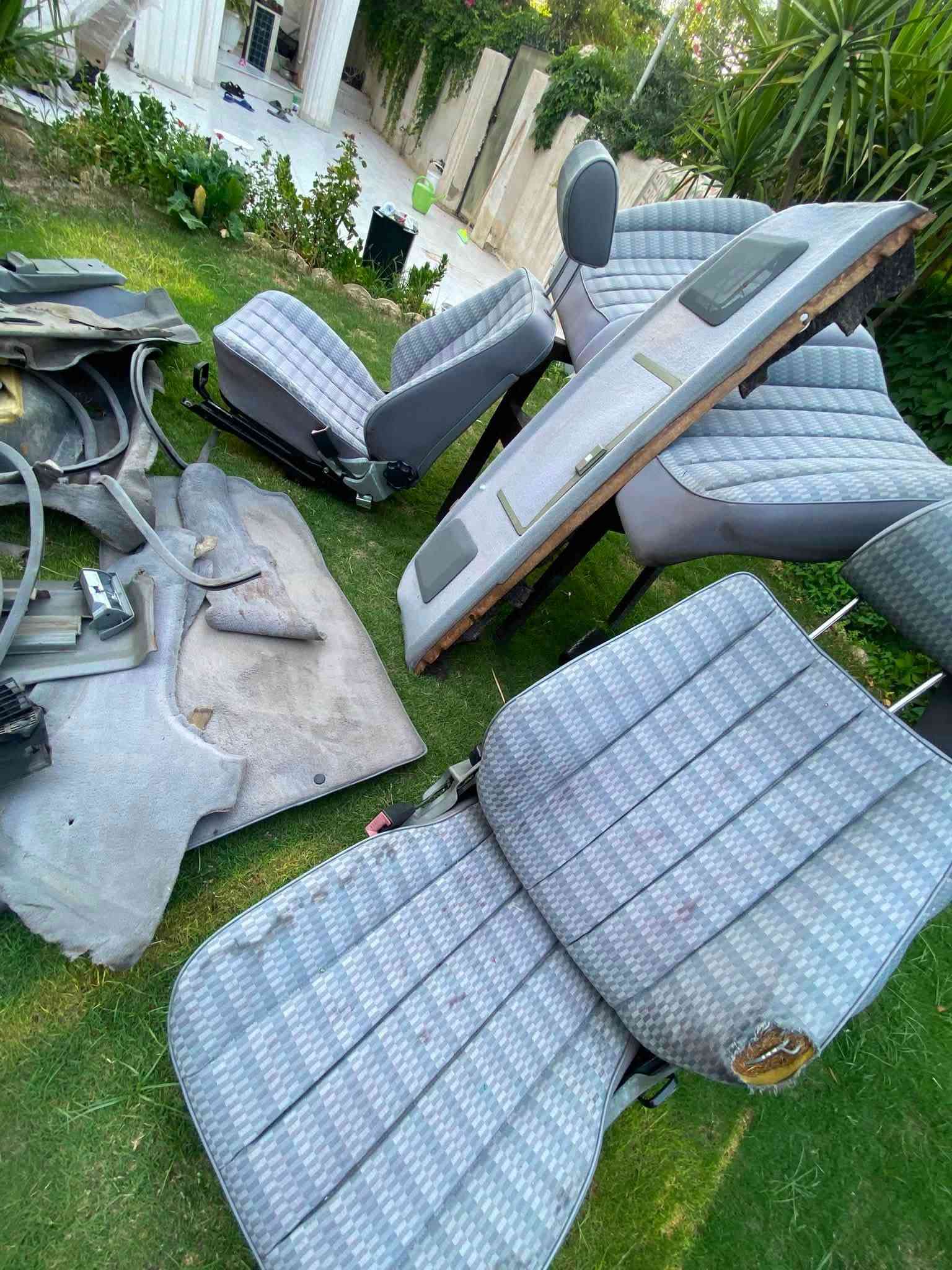 غرفه مال مارسيديس طيارين ١٩٠
سعر قفل 500 الف 
كامل كامل مكان أربيل 
فقط كامل بيع مو قطعه قطعه 
***********
