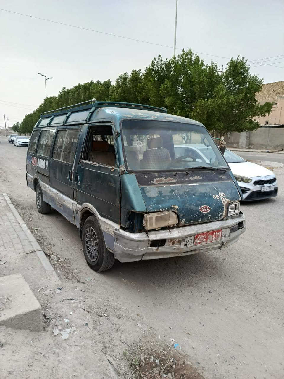 السلام عليكم 
كيا اسيا 14 راكب موديل 95 سنويتها ساقطة
رقمها احمر قادسية
محركها نص ونص
كير زين
تايرات 2 جدد و2 نص ونص 
ابيع كوم حديد اتعهد سرقة وعشاير
سعرها مناسب بـ20 وبيها مجال للي يريد يسترزق بيها تفيد اهل الخطوط راح تجيكم الطلاب 
***********
السماوة قضاء الخضر
