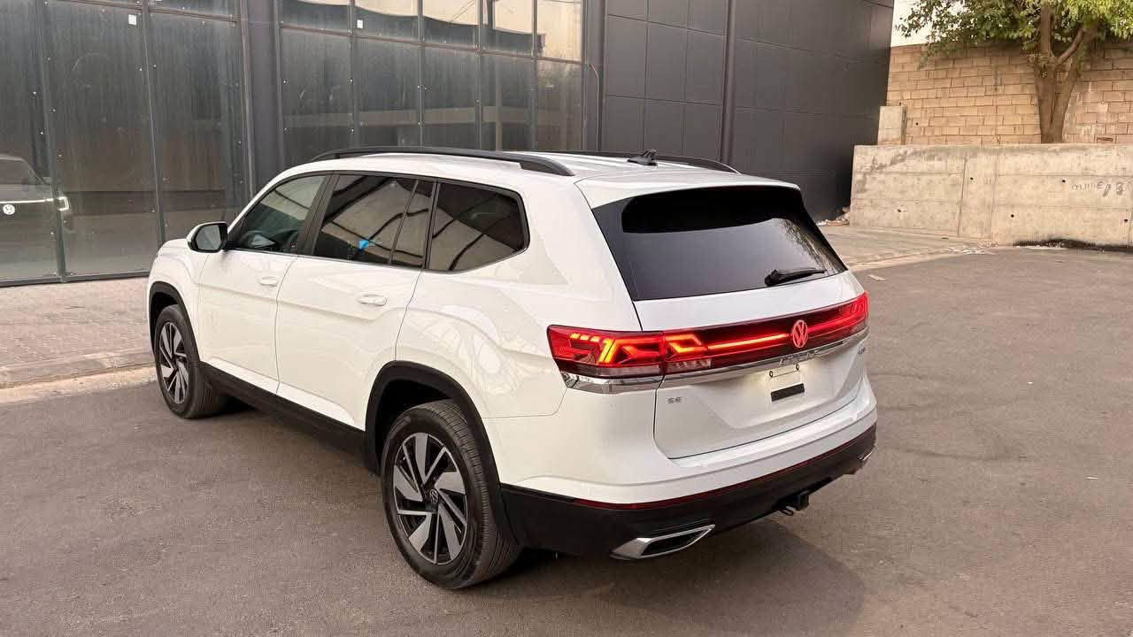 VW ATLAS 2025 SE
٢٠٢٥ ماشي ٣٨ الف 
حادث فقط بنيد صبغ 
بدون داخل و بدون شاصي 
أرباك ستيرن و بردة طاك رجع بلادي 
مواصفات
 SE 4MOTION فور ويل 
أمامي و خلفي LED ليد بلادي 
رادار أمامي و خلفي 
حساس خلفي و جانبي 
كاميرا صندوق شفت 
أبواب بصمة 
حجم ويل ١٩ اينج 
داخل  سيارة 🚘 
٧ راكب داخل ساج 
كشنات جلد و تدفئة و تبريد
شاشة كبيرة كيج أليكتروني 
تبريد مركزي باب خلفي بردة بلادي 
مكان سليمانية
سيارة رقم كاتي  (سليماني، أربيل ،دهوك)
سعر ٢٧٠$ ورقة و بيها مجال 
*********** واتساب
