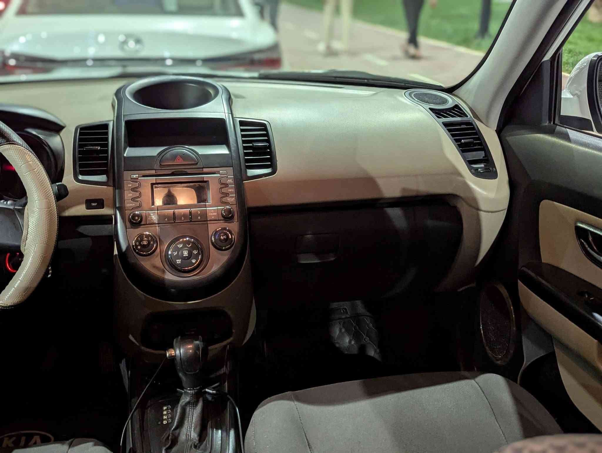KIA SOUL 2011    مکفول خلیجی
بسم اللە رحمان رحیم

سلام علیکم

سيارة: كيا صول خلیجی

موديل:2011

مكينة: 16 دوش

سيارة كلش نظيفة بدون صبغ بدون بارد كلشي بلادي حتى سبير مانزل گير محرك بشرط الف فيطر وياي ثلاث سيوجات مال شركة 

سنوية جديدة باسمي تحويل ثاني يوم 
عنوان: سليمانية
للاستفسار: ***********
