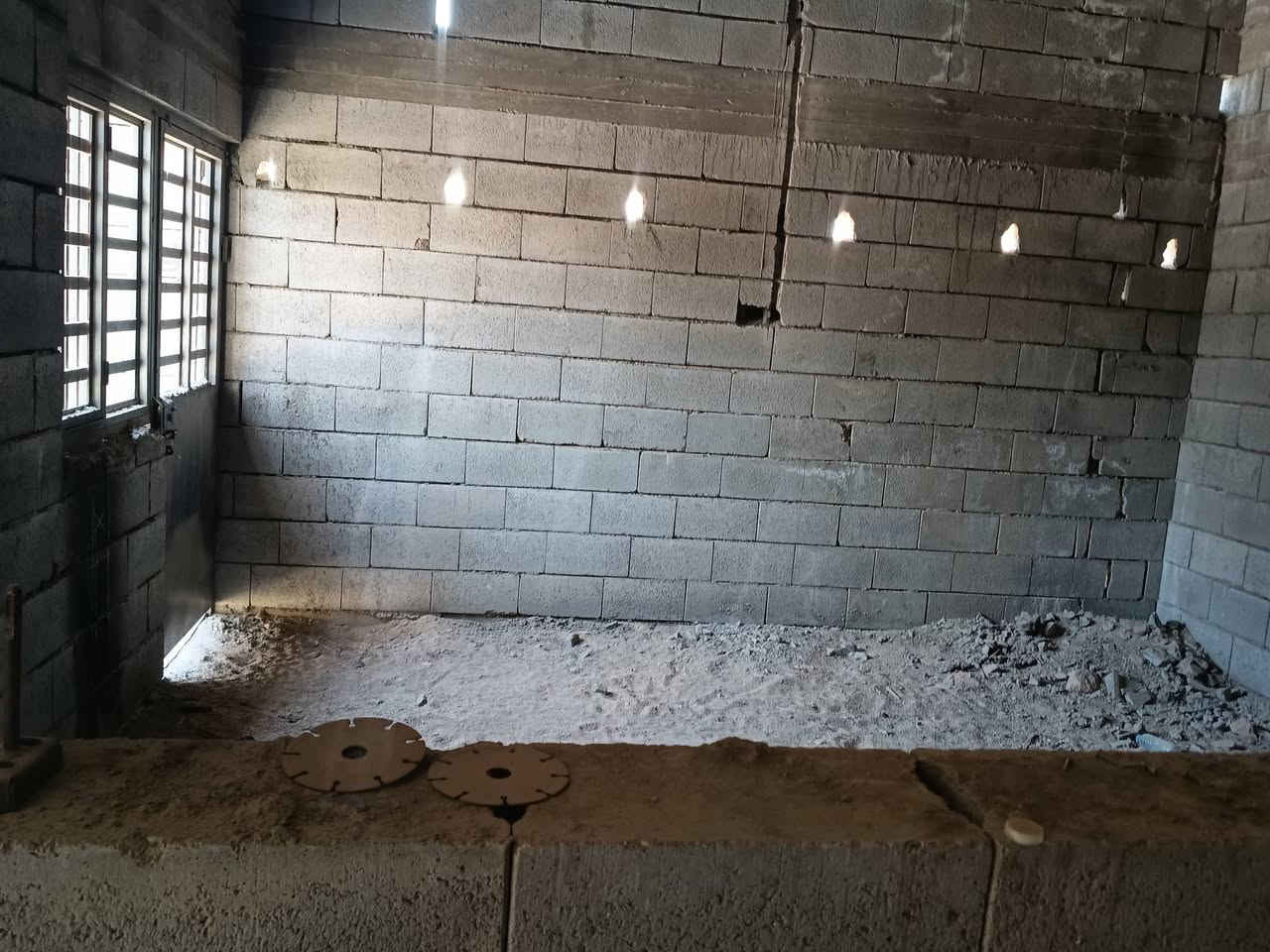 سلام عليكم يوجد هيكل كامل طابو سند 25 زراعي مساحته 200متر مكان ابوالخصيب طريق الصحراء يبعد عن الشارع المحكمه 250متر 
انطيك نسخه من الطابو ومكاتبه وكاله اسويلك سعره 75 وبيه مجال البيت يتكون من ديوان وغرفتين ومطبخ وصاله وصحيات داخليه وخارجيه 
رقم الهاتف ***********
