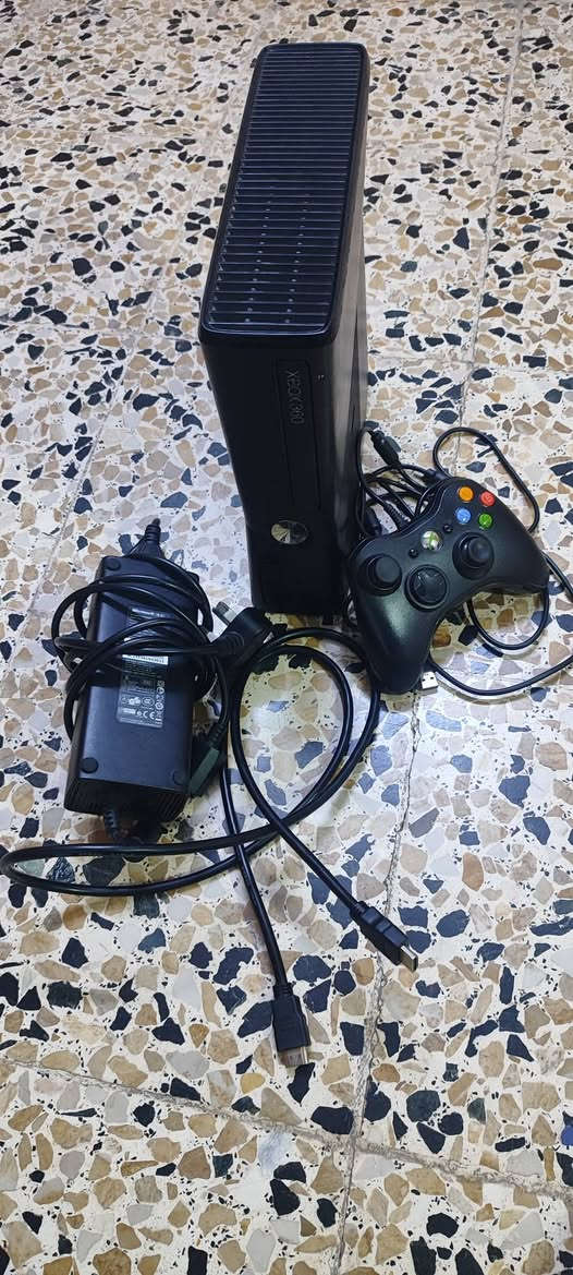 جهاز xbox 360 slim نضيف كما موضح بالصور 250gb مع كنترولر واحد وكامل ملحقات بي حوالي 30-40 لعبه وقابله للزياده يعني شد واللعب فقط

السعر: 100وبي مجال بسيط للطيبين والجادين

للتواصل واتس فقط: ***********
