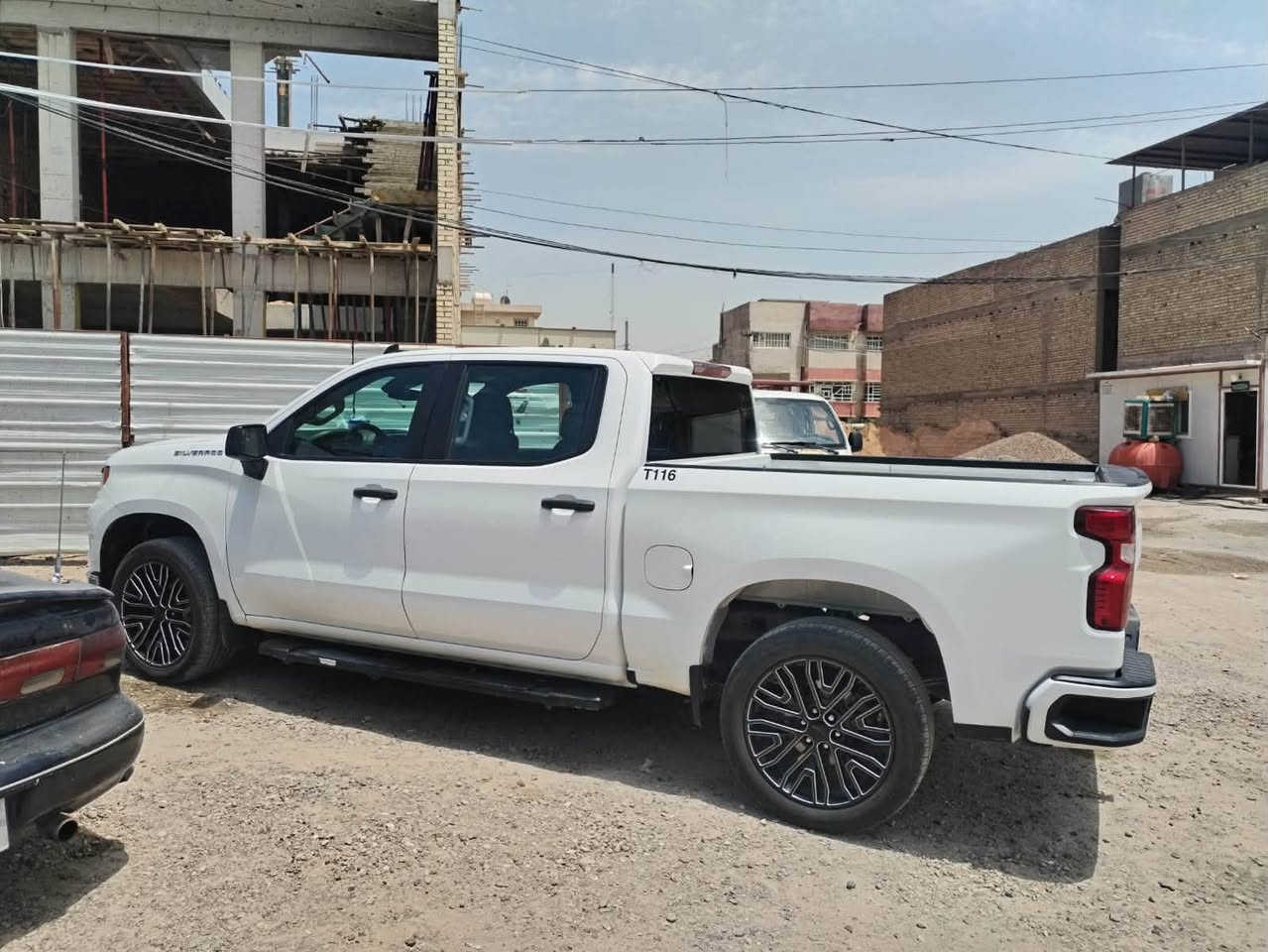 السلام وعليكم
شوفرليت سلفرادو 2023 فئه كوستم مكينه 4 سلندر 2700 تيربو  موصفات السياره المعروفه

مقعد السائق كهرباء 
راذار امامي مانع تصادم
اوتو ستوب
تحكم ستيرن
كير تعليك
قطعتين تبريد
هاند بريك بصمه
LT بجم
ماشيه 188
حادث السياره موضح بلمنشور السياره كفاله من الصبغ فقط شخوط وطخات وتكحيلات بسيطه بدون دواخل بدون ايرباك

سعر السياره دفترين و 50 ورقه وبيها مجال

معرفه التفاصيل التواصل على الرقم ***********

نص مكتوب في الصور:
- 44211542