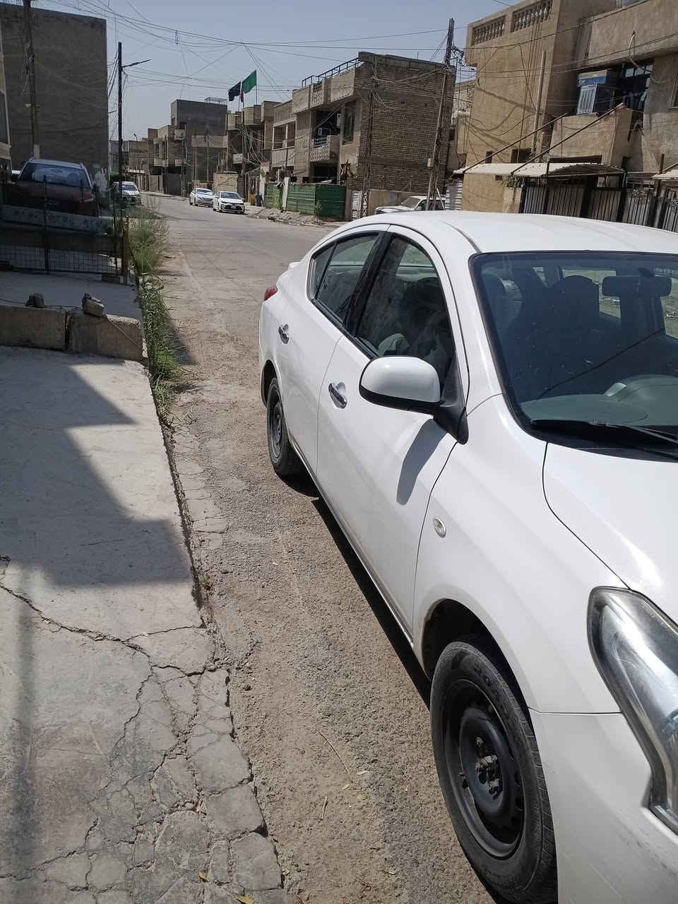 نيسان سني هندي رقم بغداد باسمي سنويه ل٢٠٣٠ مكفوله عدا طعجه بسيطه بالجامغ الخلفي كما موضح بالصوره ماشيه ٧٠ حقيقي الشراي اتصال ***********
