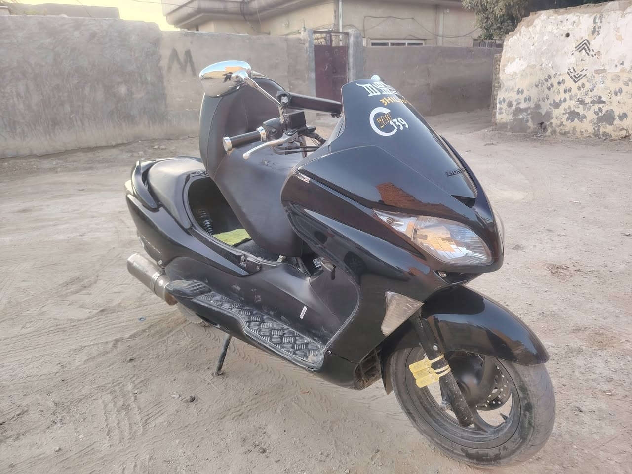فورزا للبيع السعر 800 وبيه مجال مكان بابل دراجه ممفتوحه ترايك وين متحب نضيفه كلش الرقم ***********
