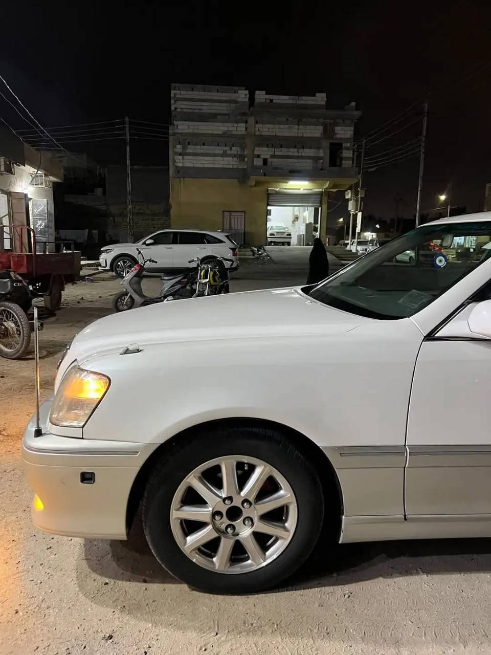 تيوتا كراون • فتحه سقفيه • بصرة