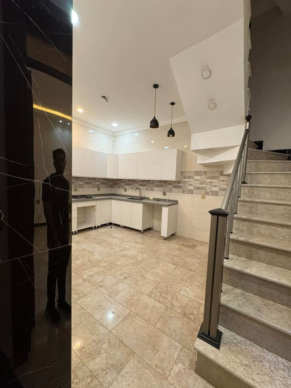 :

🏡 دار درجة أولى للبيع | فرصة مميزة جداً

📍 حي الجامعة – موقع راقٍ ومميز
📐 المساحة: 65 متر
📌 ركن على شارع عرض 15 متر
⭐ موقع استراتيجي وقريب جداً من الشارع التجاري
📍 خلف مطعم فايد چكن

✨ مناسبة للسكن أو الاستثمار، وموقعها يمنحها قيمة مميزة وقابلية عالية للاستفادة مستقبلاً.

📞 للاستفسار: ***********
ضرغام العاتي للعقار | بيع • شراء • استثمار
