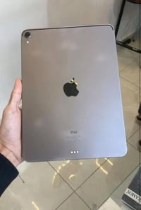 آيباد برو ١١ • ٦٤ جيجا • عوج خفيف