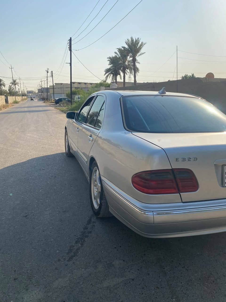السلام عليكم مارسيدس ام عيون E320 وارد يابان موديل 2000 رقم اربيل بأسمي تحويل مباشر فول مواصفات ما عدا الفتحه مكينه V المرغوب 6 سلندر السياره جاهزه تخم تاير جديد تبريد ثلج لايت زنون السياره جاهزه من كلشي مسويلها ادامة سيرفس كامل  سويجين   بيها مكانات جراد وانصبغن السعر 115مكاني بغداد الرقم ***********

