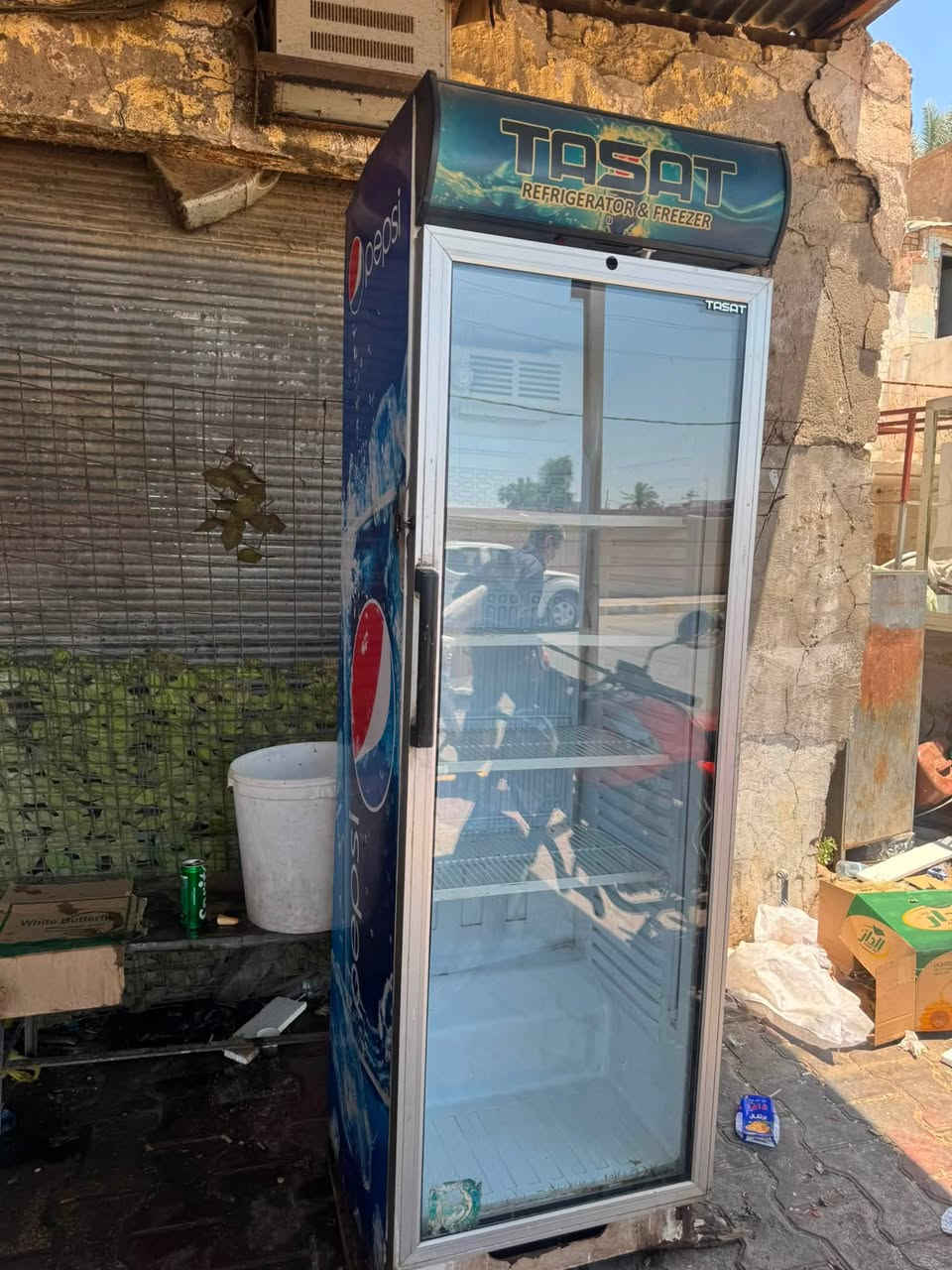 السلام عليكم
براد مستعمل شي قليل بلادي ممصلح 
السعر 250 الف  

عنوان المقدادية
***********
