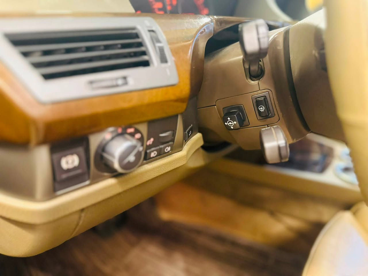BMW_E65_745iL-2004
-------------------------------------
#السعر : 140$ وبيه مجال بسيط
‏
#رقم الهاتف : *********** 

#رقم السيارة : بصرة مشروع وطني باسمي 

#مكان السيارة : واسط/العزيزية 
-------------------------------------

السلام عليكم 
للبيع او المراوس باقل باخرة موديل  2004 حجم 745  باب طويل سيارة خليجية فول مواصفات عدا الرادار مكفولة بدون اي حادث سيارة بيه صبغ جمالية شواصي لغود تكم شرط الفحص سيارة محدثة 2008 
تفاصيل 
1-بصمة 
2-محرك 8 +كير تعليك⚙️ مكفولات
3-حساسات امامية+خلفية 
4-تبريد 4 قطع خلفي منفصل تحكم بلقمارة ❄️
5-لايت زنون ⚔️
6-مراية داخلية+ الجانبية عاكسة⚔️
7-تحكمات ستيرن ⚔️
8-تلفون📱
9-فان منفصل 💨
10-سنوية جدد ⚔️
11-شاشة اعطال🖥
12-سيدي جنجر 💽
13-داخل بيجي 🤎 
14-كشنات ذاكرة ⚔️
15-شاشة 🖥
16-كشنات هيتر + تبريد امامي خلفي 
17-ويل 19تو سايز  +تخم تاير ⚔️
18-صدر امامي خلفي جديد⚒
19-ستيرن كهربائي 💡
20-مري شفط⚔️
21-انارة ترحيب خارجية 💡
22-لايت اوتو 🔦
23_زراك لايت
24_ثلاجة خلفية 
25_شاشة خلفية 
26_كشنات امامية مساج 
27_دبل جام ملون 
28_ماوس خلفي 
29_بردات 5 
30_ابواب شفط 
31_صندوك كهرباء 
32_ستيرن هيتر 
33_كشنات خلفية كهرباء

-------------------------------------
