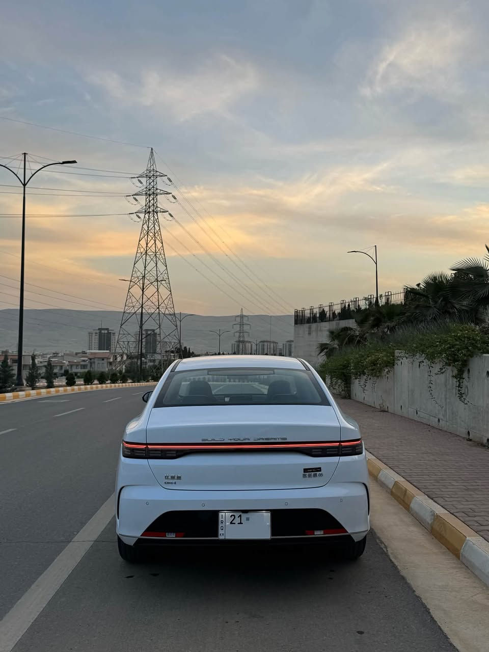 BYD DESTROYER 2025 PHEV
بیوایدی دیسترۆیەر ٢٠٢٥ پڵەگین هایبرێد

ماوەی ڕۆشتن: 6,000 کم

سەیارەکە کلینە دەعامی بۆ دەعامی بە شەرت هیچی نییە سفرە ماشاءاللە

پێنج ڕەقەمی جوانی لەسەرە و لەگەڵ سەیارەکەیە

مواسەفات DESTROYER:
شاشە تەقڵە
ویل کەپ بیلادی
ناو سپی بیلادی
تەحدید سورعە
سێ مۆدی لێخووڕین (ECO, SPORT, NORMAL)
ئاوێنە ئیشارەت
یەدە بەسمە
دەبڵ شاشەی گەورە 
تەحەکووماتی سەر سووکانی کامل
زۆر مواسەفاتی تر……

کامل سێرڤس کراوە 
ڕۆنی تازە گۆڕاوە 
چوار تایەی تازەی لە ژێرە بیلادی

کارەبایات دەعامی بۆ دەعامی بە شەرت

ناونیشان: سلێمانی
ڕەقەم:سلێمانی

پەیوەندی:
(***********) WhatsApp 
(***********)
