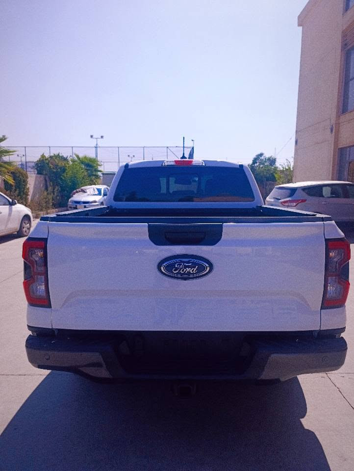 فۆرد ڕەنجەر xlt 24 بەس دەبل نیە .
باقی فول  ترشو خوێی ناوێ  سەیارەکە خۆی نوێیە هەمو مواسەفاتیکی هەیە نرخی کۆتای 227 وەرەقە  کاتی 3 مانگی لەگەڵە هیچ ئارباگێکی نەتەقیوە بەشەرت یەک  کلێپسیشی  نوقسان نیە زۆر نوێیە  سەیارەکە 18 هەزاریش ڕۆیشتوە ناونیشان ڕانیەیە ... 
ژ ت .  *********** رانية, السليمانية
