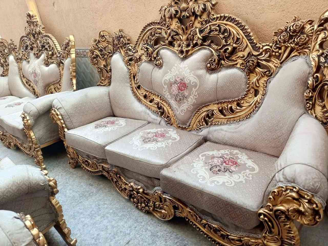 يالله تخم ملكي أخو الجديد شرط 6قطع 10 مقاعد كلش قوي وثكيل وياه طبله وسطيه السعر 600 وبيه مجال لشراي ناصريه مركز ***********
