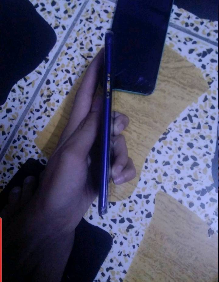 سلام عليكم عندي جهازين الأول سامسونج A20s والثاني هواوي السامسونك الشاشة مكسورة والهوا ي همين الشاشة مكسورة مكاني بغداد مدينة الصدر ب80الف وبي مجال قليل