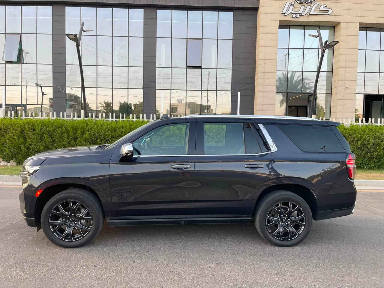 السلام عليكم من رخصت الادمن
للبيع تاهو موديل2023 
فول مواصفات برايمر  علامه ضوئيه
وارد امريكي ضرر بنيد مبدل ومصبوغ فقط صور حادث بل منشور
لون نيلي على سواد 
مكينه 5300
فول مواصفات 
کراسي(تدفئة+تبريد)
كراسي خلفية كهرباء
كراسي خلفية تدفئه
كشنات VIP منفصل
كراسي جلد اصلي(عسلي
كراسي هزاز(عند اقتراب السيارة من اي شي)
كراسي خزن(ميموري)
تبريد خلفي شاشة
شحن الهاتف لاسلكياً
رادار
كروس سرعة
داتا شو
رادار جانبي
رادار خلفي 
رادار امامي 
كامرات 360 درجه
امامي وخلفي وجانبي
نظام هندبريك دكمة
نظام مانع انحدار
‏3G
‏4G
نظام كامرة خلفية ثابتة تساعد السائق على رؤية ما
خلف السيارة بشكل دائم
ناقل حركة 10 نمر
خمس بصمات
استيرن كهرباء
استيرن تدفئة
شاشة عرض الاعطال
فتحه سلايت روڤ بانوراما
صندوك كهرباء(شفط)
فتح صندوك تلقائيا عن طريق القدم(نظام السير
على الخط
مانع تزحلق
حساسات اماميه خلفيه
4كزوزات 
شاشة امامية كبيرة
تشغيل عن بعد
———————————-
السعر 420وبيهه مجال 
———————————-

مكان السياره بغداد الدوره 
اي ستفسار اتصل وتدلل 
رقمي ***********
